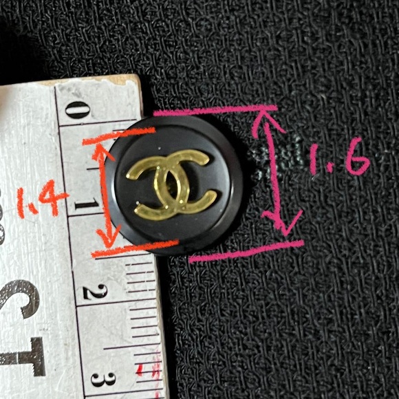 Two buttons - Picture 3 of 3